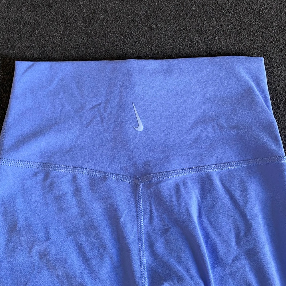 Nike women’s Light Blue Leggings - Picture 3 of 4